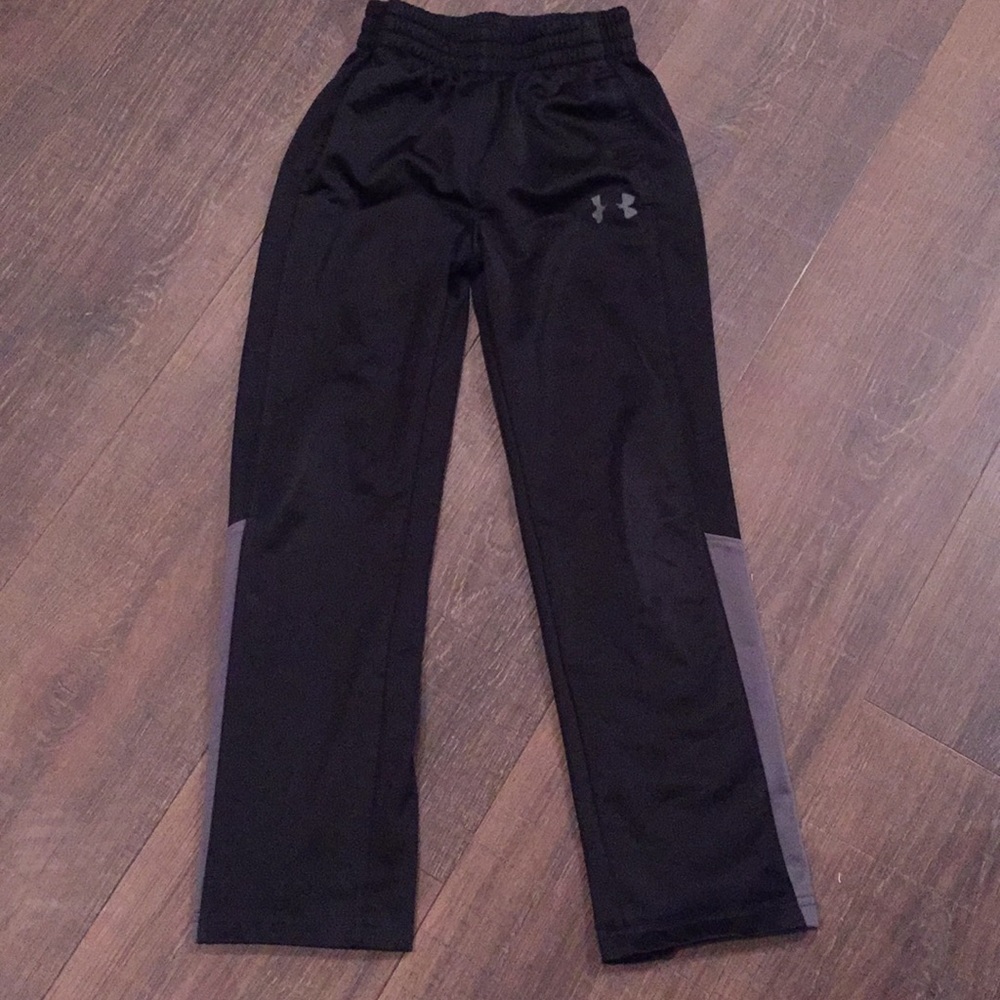 Good condition! Under Armour black and gray pants.
